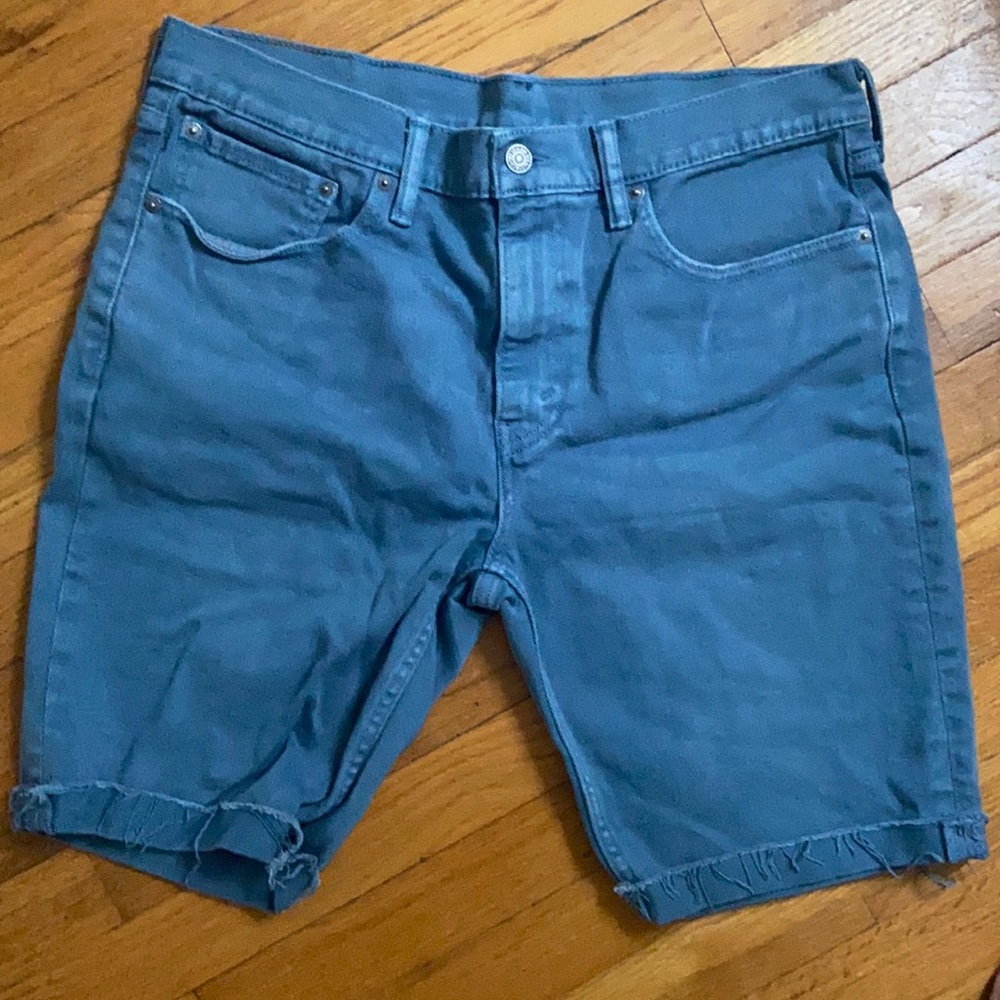 LEVIS CUT OFF JEAN SHORTS